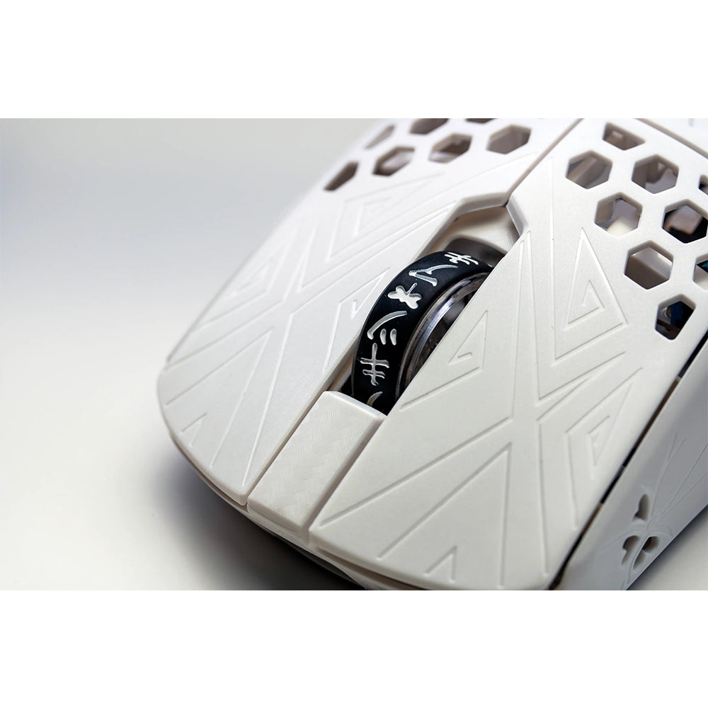 Arbiter Studio AKITSU MEDIUM 40g Carbon Fiber 8K Wireless Gaming Mouse White