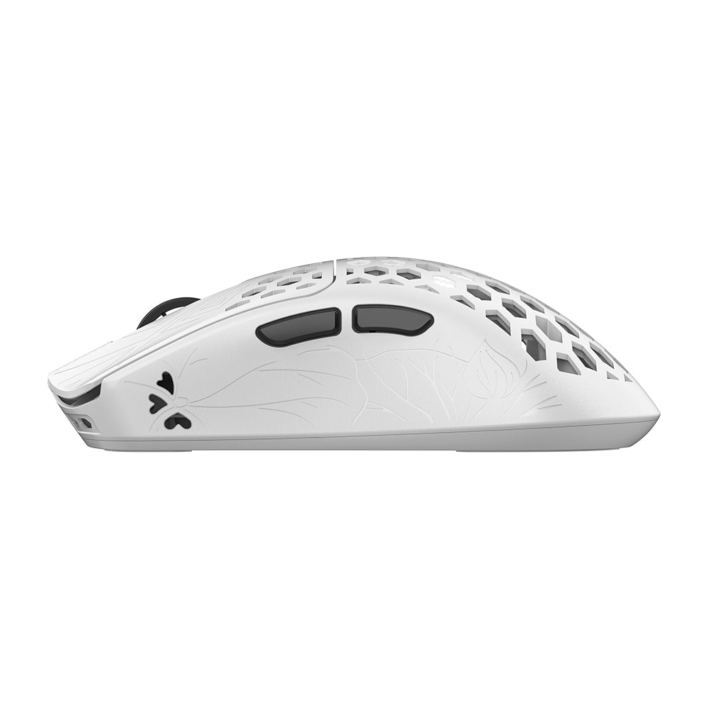 Arbiter Studio AKITSU MEDIUM 40g Carbon Fiber 8K Wireless Gaming Mouse White