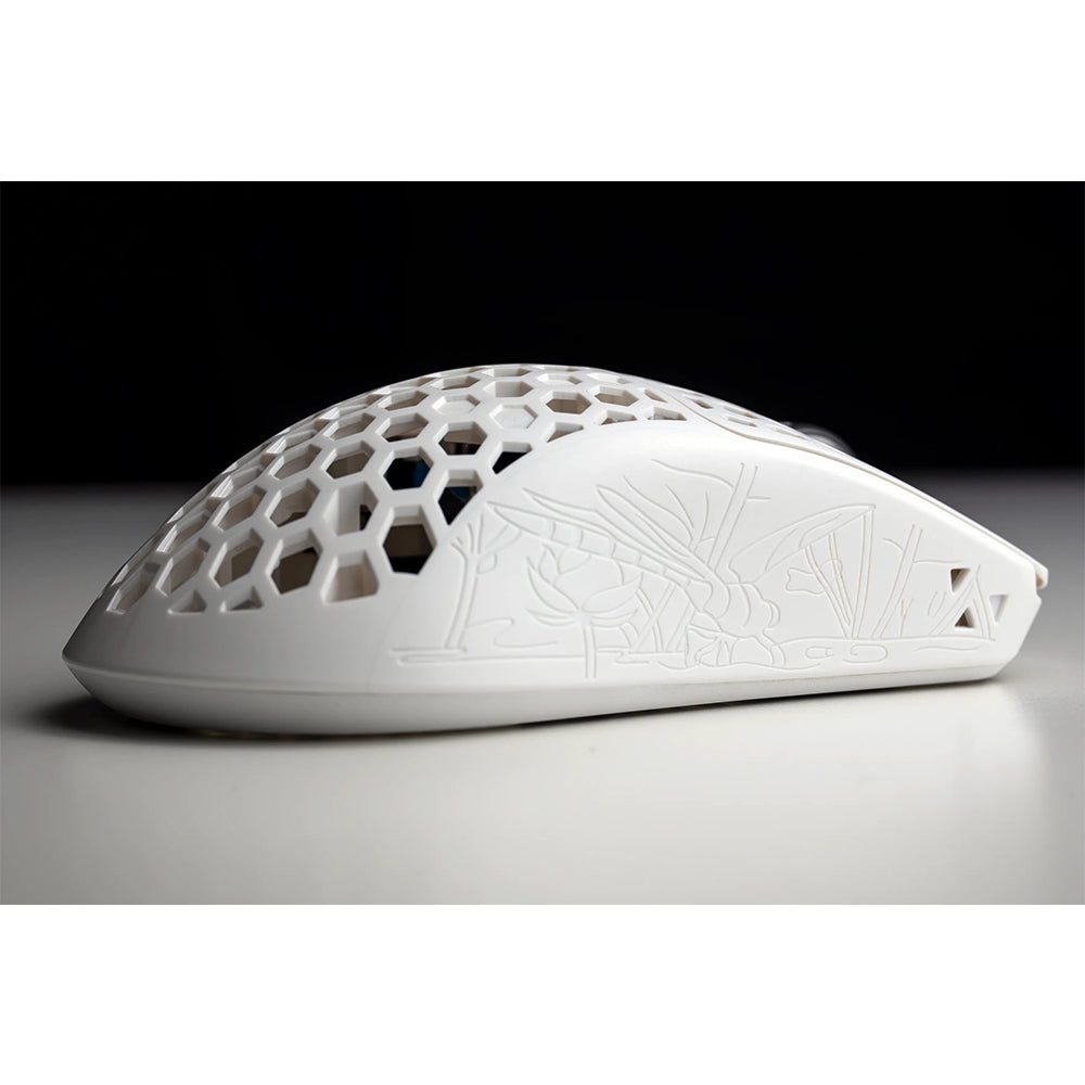 Arbiter Studio AKITSU MEDIUM 40g Carbon Fiber 8K Wireless Gaming Mouse White