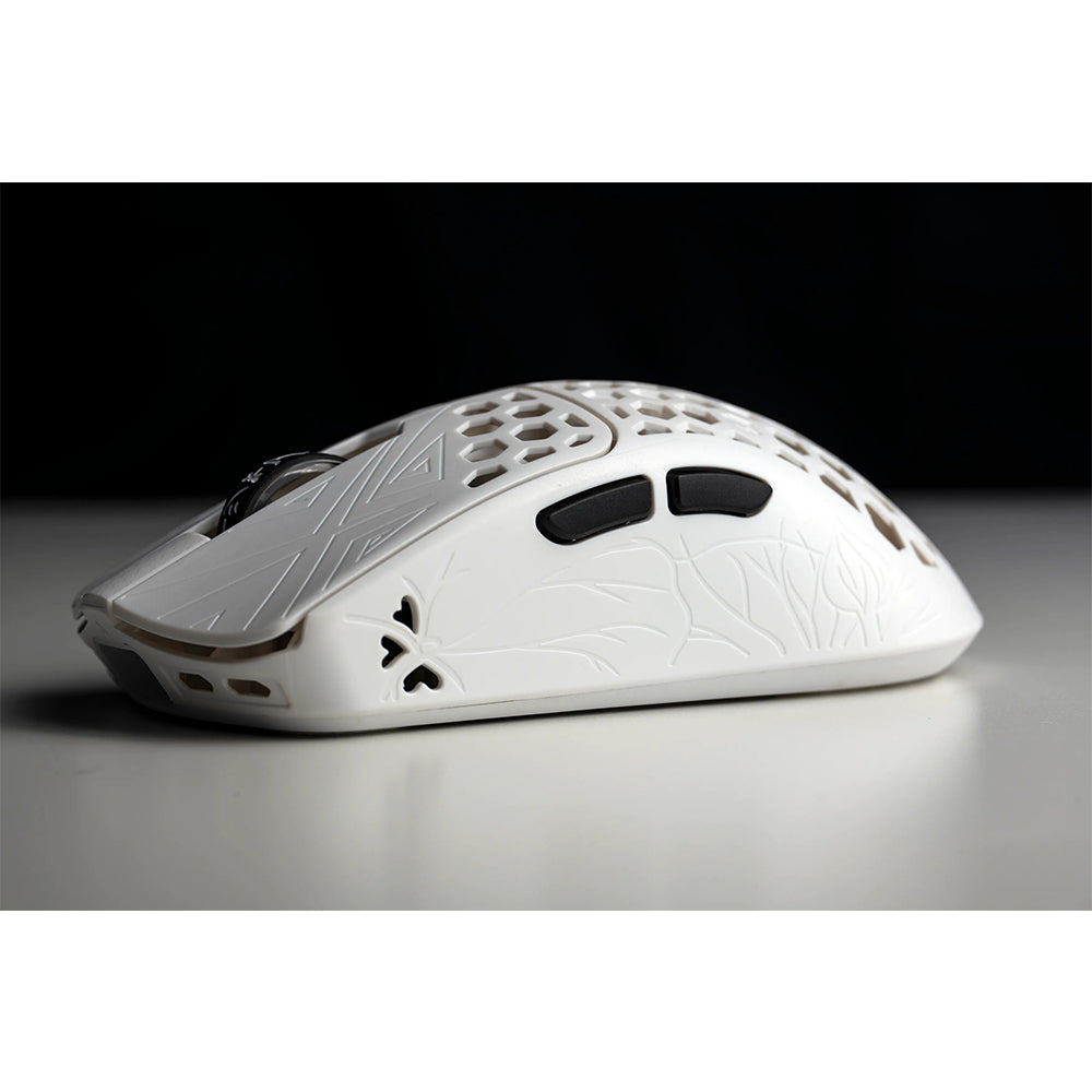 Arbiter Studio AKITSU MEDIUM 40g Carbon Fiber 8K Wireless Gaming Mouse White